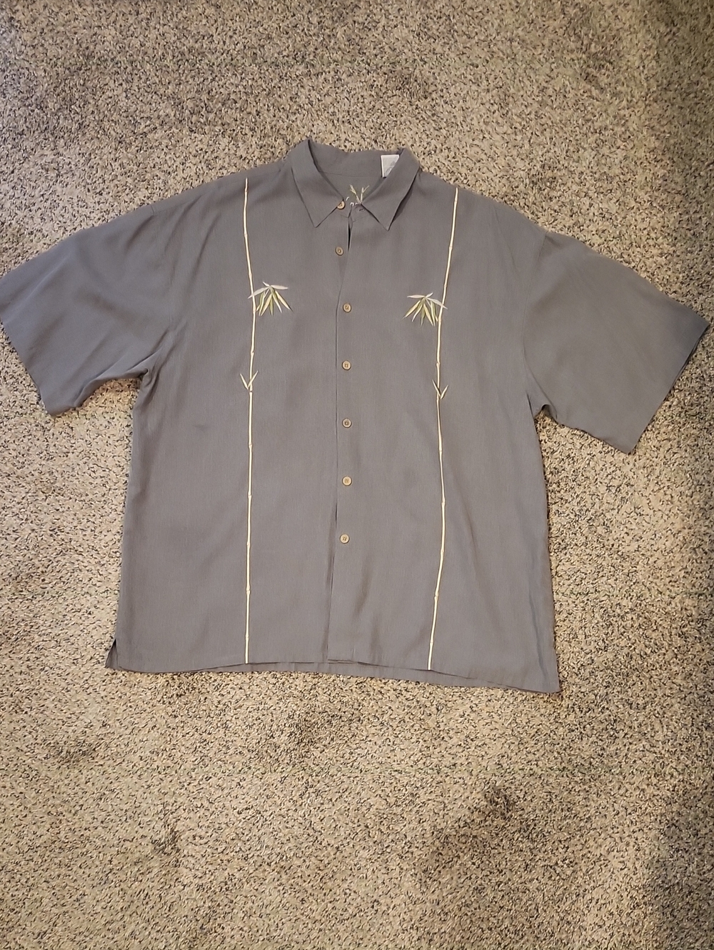 Casual Gray Short-Sleeve Button-Down Shirt with Subtle Bamboo Embroidery